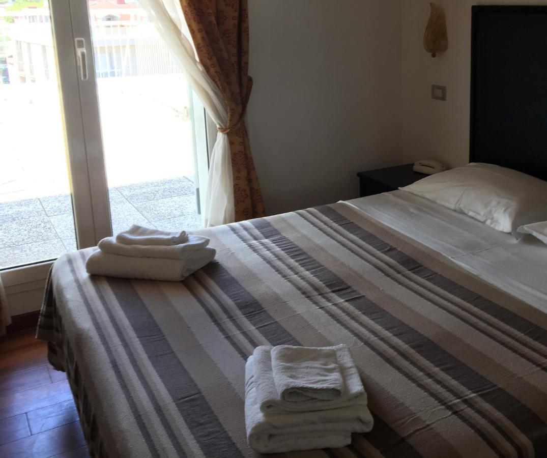 Hotel Consul - Family Hotel Риччоне Экстерьер фото