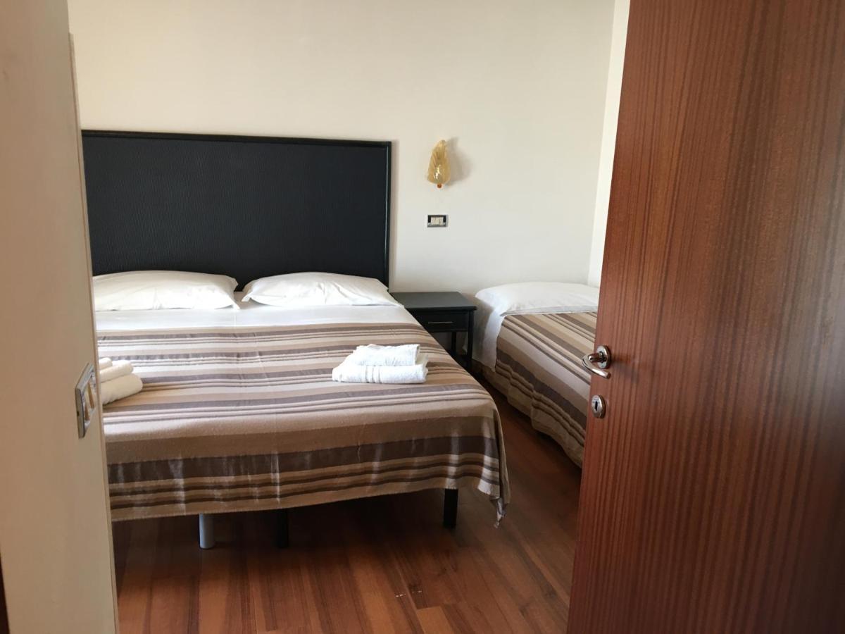 Hotel Consul - Family Hotel Риччоне Экстерьер фото