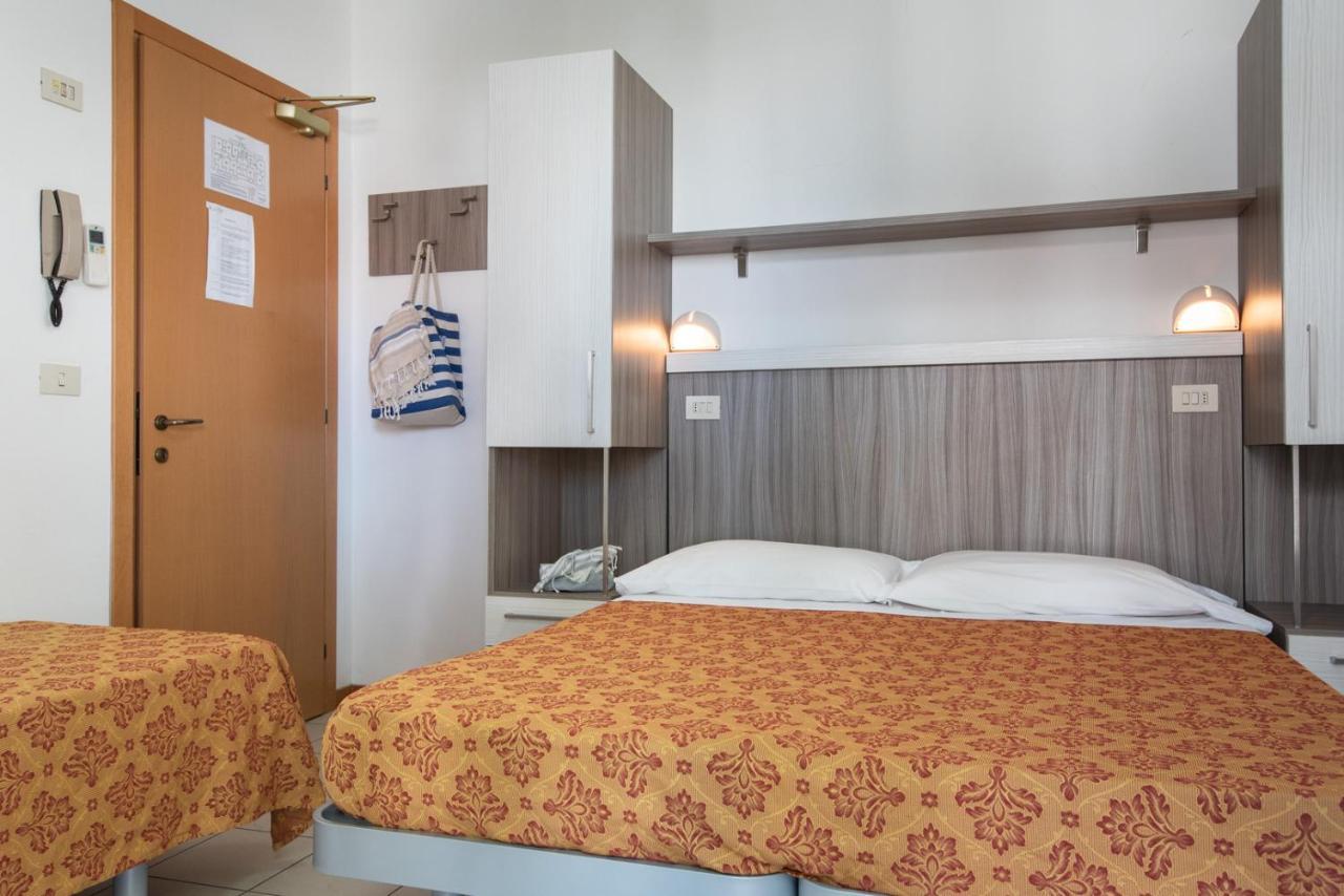 Hotel Consul - Family Hotel Риччоне Экстерьер фото