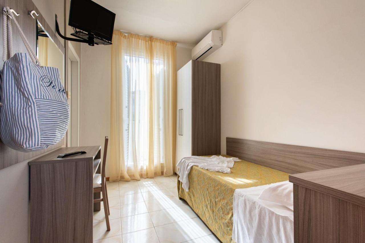Hotel Consul - Family Hotel Риччоне Экстерьер фото