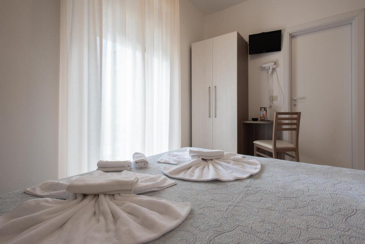 Hotel Consul - Family Hotel Риччоне Экстерьер фото