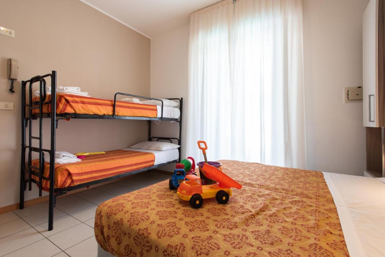 Hotel Consul - Family Hotel Риччоне Экстерьер фото