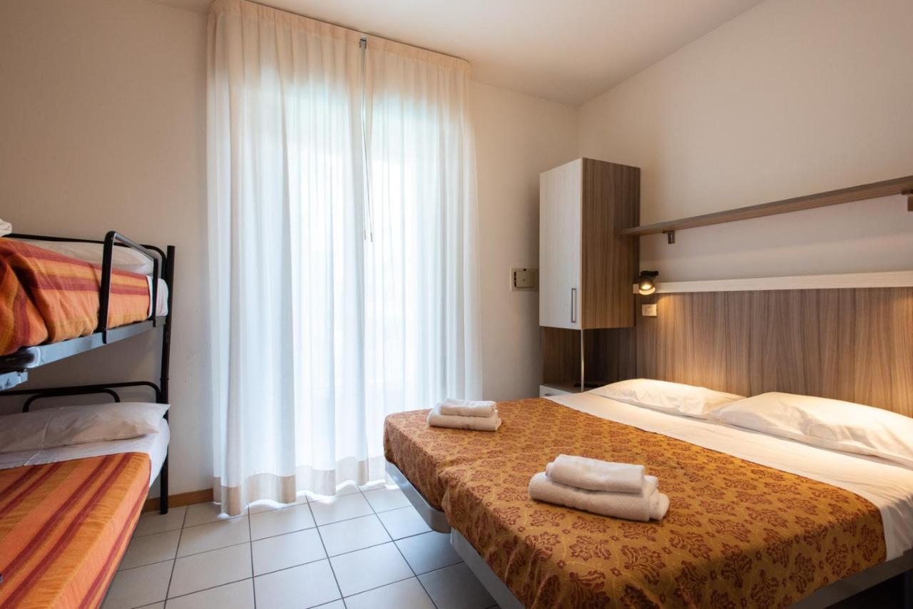Hotel Consul - Family Hotel Риччоне Экстерьер фото