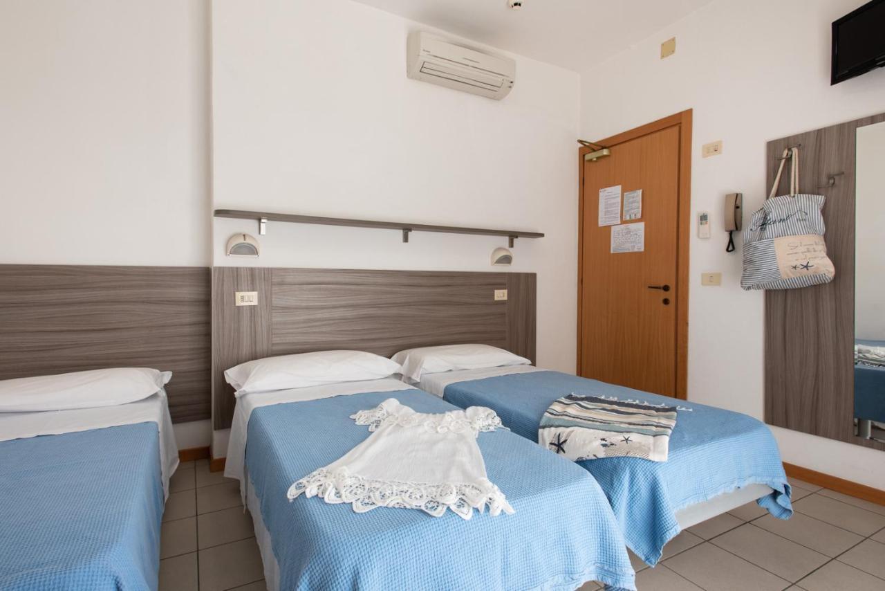Hotel Consul - Family Hotel Риччоне Экстерьер фото