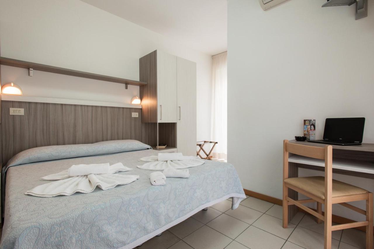 Hotel Consul - Family Hotel Риччоне Экстерьер фото