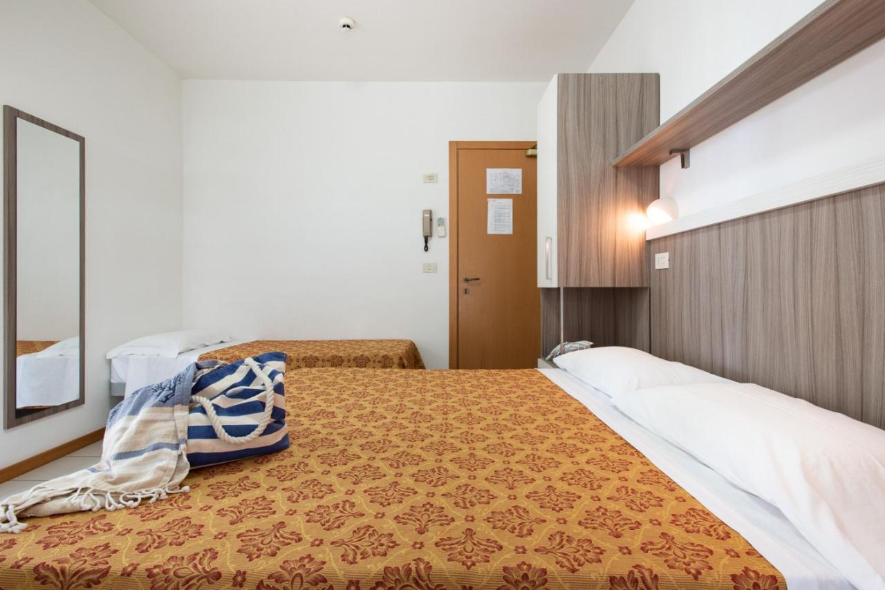 Hotel Consul - Family Hotel Риччоне Экстерьер фото