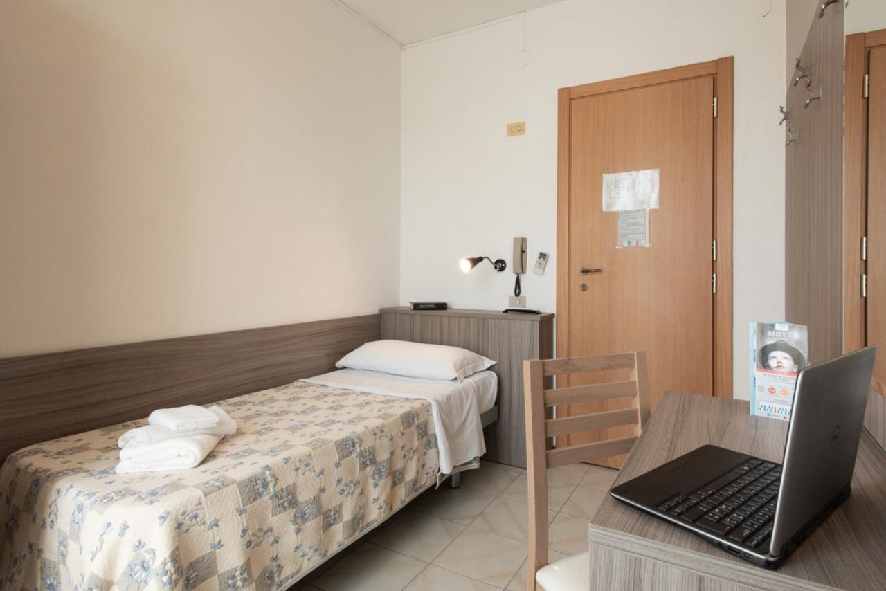Hotel Consul - Family Hotel Риччоне Экстерьер фото