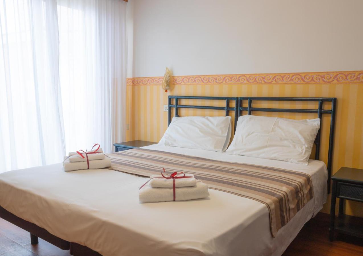 Hotel Consul - Family Hotel Риччоне Экстерьер фото