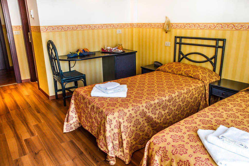 Hotel Consul - Family Hotel Риччоне Экстерьер фото