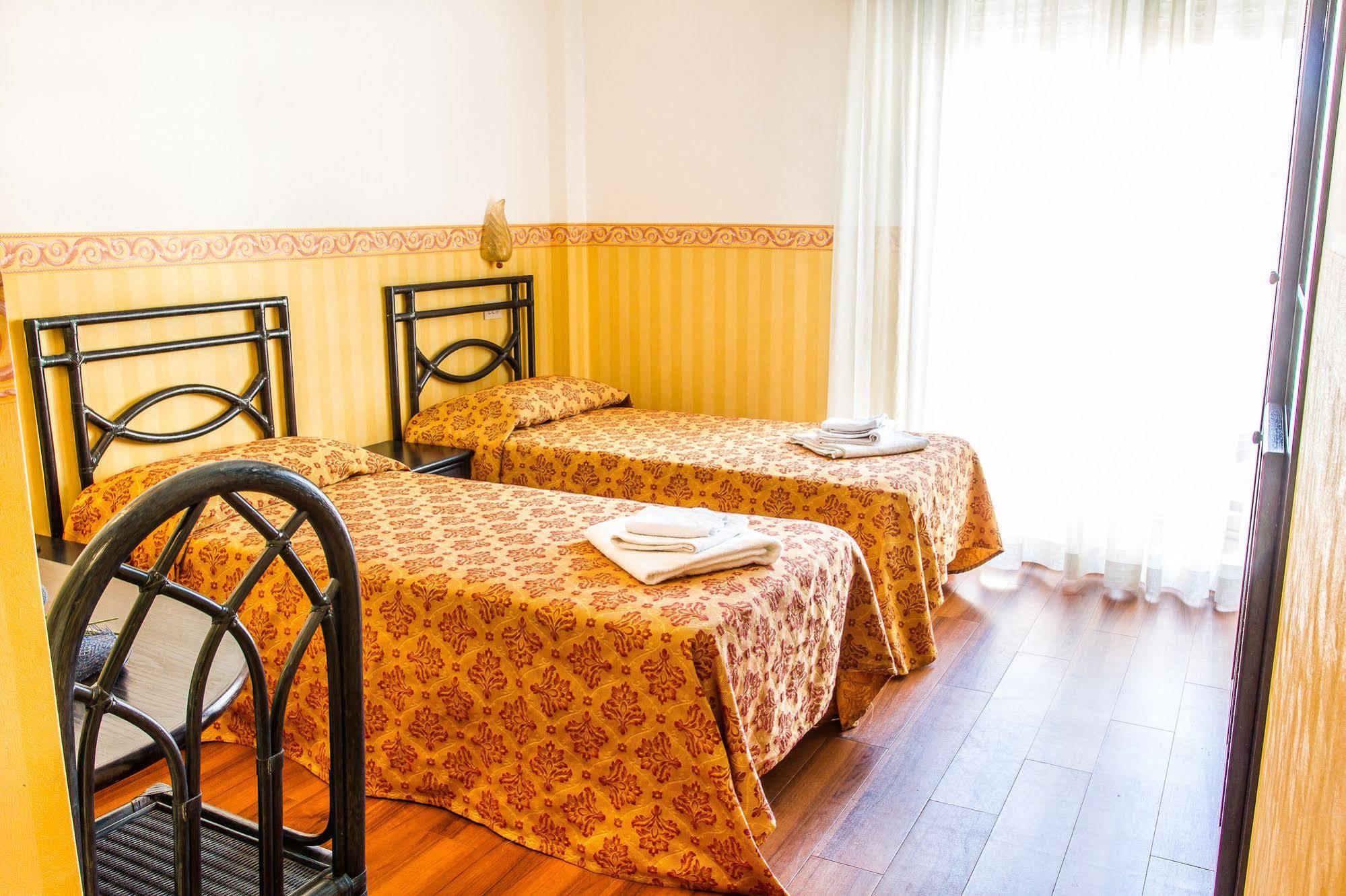 Hotel Consul - Family Hotel Риччоне Экстерьер фото